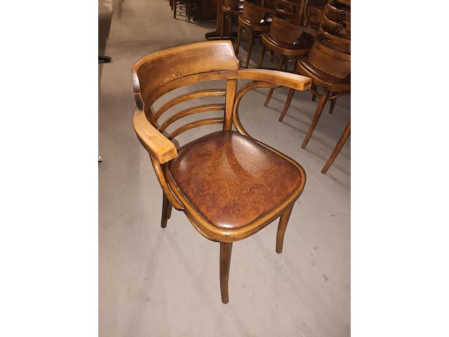 Lot 27 - houten café stoelen. 12 stuks - afbeelding 2 van  3