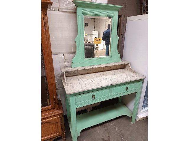 Lot 27 - houten kast met spiegel - afbeelding 1 van  4