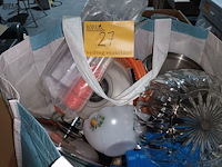 Lot 27 - huisraad en kookpotten - afbeelding 1 van  4