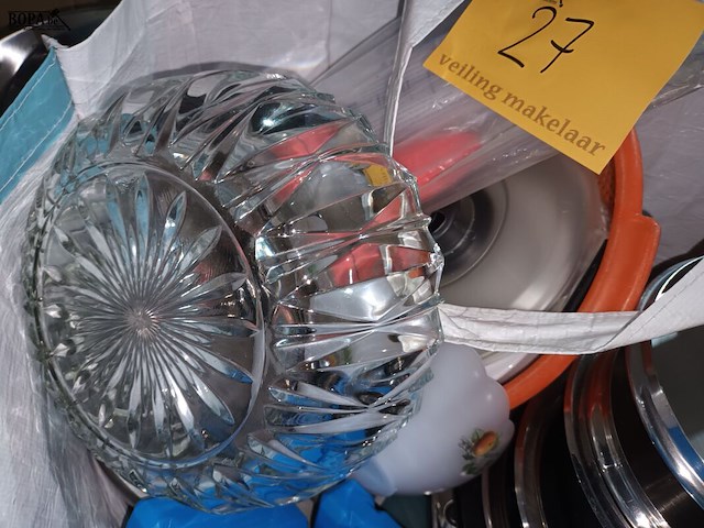 Lot 27 - huisraad en kookpotten - afbeelding 4 van  4