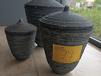 Lot 27 - keramieken dekselpotten. 3 stuks