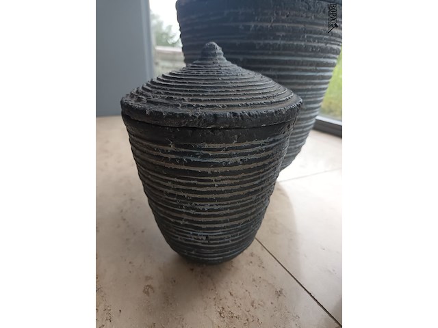 Lot 27 - keramieken dekselpotten. 3 stuks - afbeelding 3 van  4