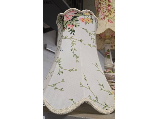 Lot 27 - lampekappen 4 stuks - afbeelding 5 van  5