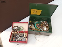 Lot 27 - lot juwelen
