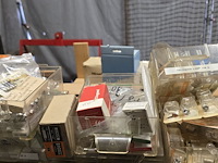 Lot 27 - lot lampjes, zekeringen, brandveiligheid - afbeelding 3 van  3