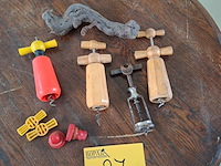Lot 27 - lot oude kurkentrekkkers en accessoires