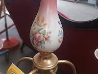 Lot 27 - luster koper met porselein - afbeelding 2 van  3