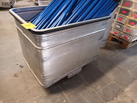 Lot 27 - metalen waskar - afbeelding 1 van  3