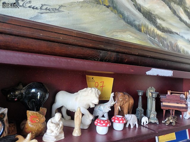 Lot 27 - miniatuur deco. 24 stuks - afbeelding 1 van  8