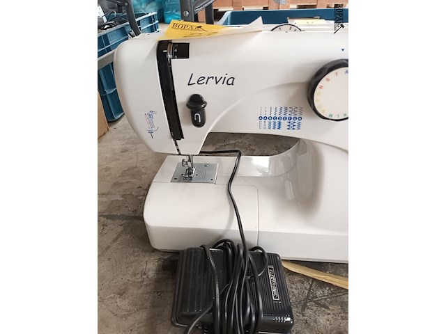 Lot 27 - naaimachine lervia - afbeelding 2 van  3