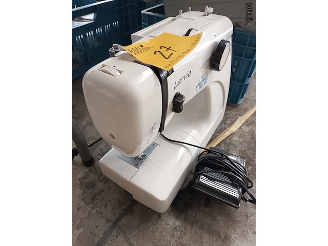 Lot 27 - naaimachine lervia - afbeelding 3 van  3