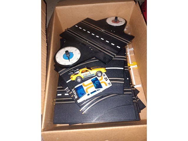 Lot 27 - onderdelen auto racebanen. 3 dozen - afbeelding 6 van  6