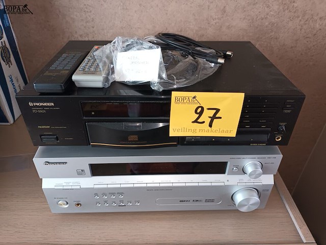 Lot 27 - pioneer cd player en audio/video player - afbeelding 1 van  7