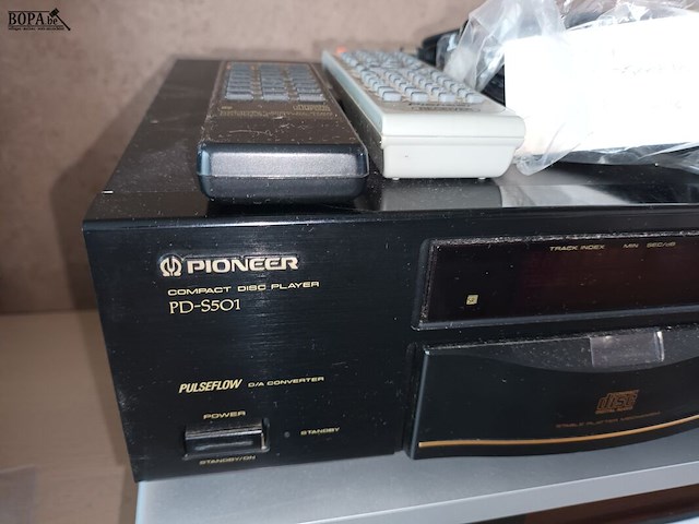 Lot 27 - pioneer cd player en audio/video player - afbeelding 2 van  7