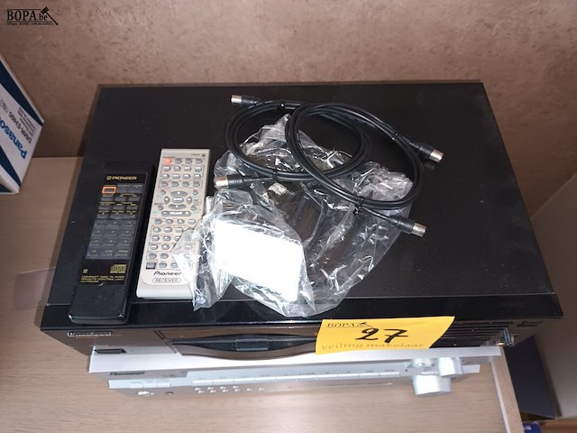 Lot 27 - pioneer cd player en audio/video player - afbeelding 5 van  7