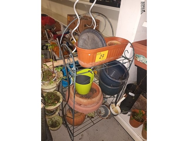 Lot 27 - plantenrekje met inhoud - afbeelding 2 van  3