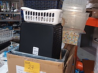 Lot 27 - pvc manden en bakken. 20 stuks - afbeelding 1 van  4