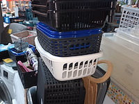 Lot 27 - pvc manden en bakken. 20 stuks - afbeelding 2 van  4