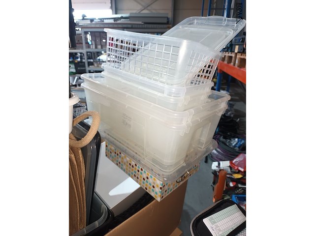 Lot 27 - pvc manden en bakken. 20 stuks - afbeelding 3 van  4