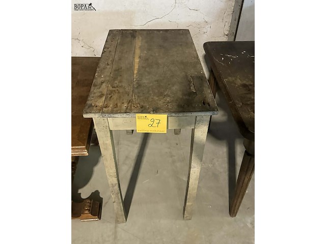 Lot 27 - rustieke houten tafel - afbeelding 2 van  3