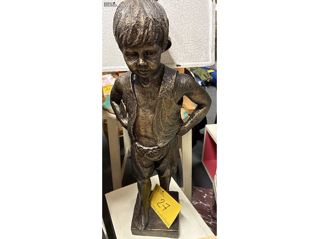 Lot 27 - vebronsd beeld staande jongen - get. geert kunen - afbeelding 1 van  5