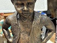 Lot 27 - vebronsd beeld staande jongen - get. geert kunen - afbeelding 2 van  5