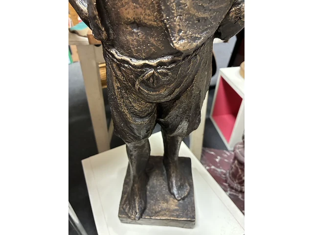 Lot 27 - vebronsd beeld staande jongen - get. geert kunen - afbeelding 3 van  5