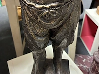 Lot 27 - vebronsd beeld staande jongen - get. geert kunen - afbeelding 3 van  5
