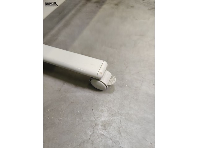 Lot 27 - verrolbaar folderrek - afbeelding 3 van  3