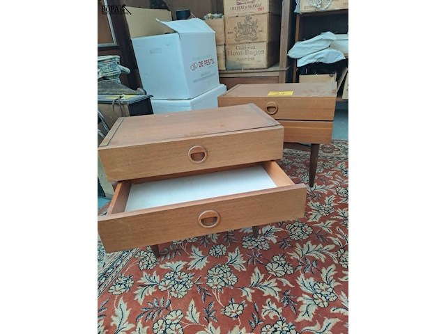 Lot 27 - vintage nachtkastjes - scandinavische stijl met verzonken ha - afbeelding 2 van  2