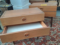 Lot 27 - vintage nachtkastjes - scandinavische stijl met verzonken ha - afbeelding 2 van  2