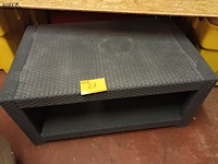 Lot 27 - wicker lounge tafel