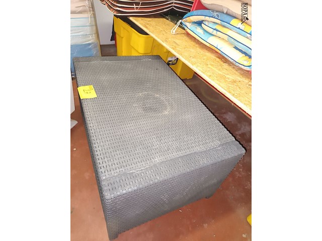 Lot 27 - wicker lounge tafel - afbeelding 2 van  3