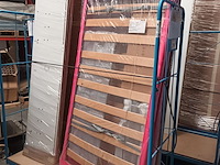 Lot 270 - blauwe transportkar met inhoud - afbeelding 1 van  3