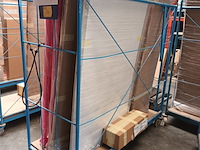Lot 270 - blauwe transportkar met inhoud - afbeelding 3 van  3