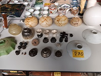 Lot 270 - glazen lampenkappen en toebehoren. 11 stuks