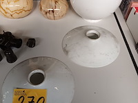 Lot 270 - glazen lampenkappen en toebehoren. 11 stuks - afbeelding 2 van  6