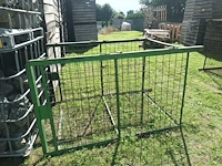 Lot 270 - groene metalen kooi. 3 stuks - afbeelding 2 van  3