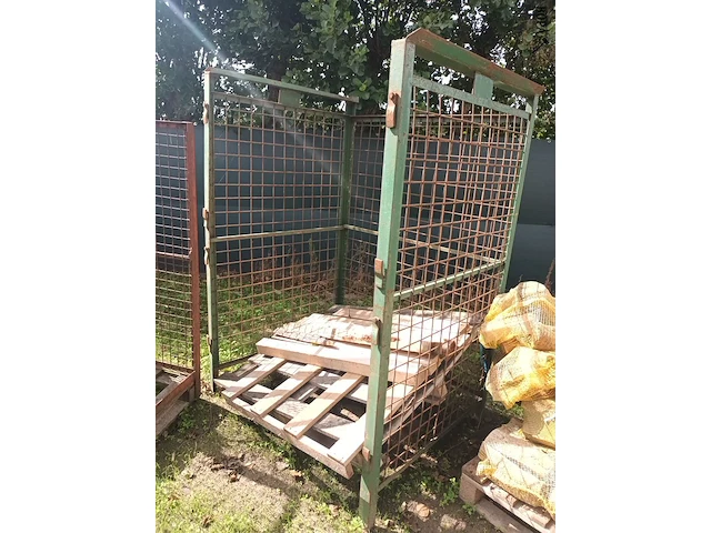 Lot 270 - groene metalen kooi. 3 stuks - afbeelding 3 van  3