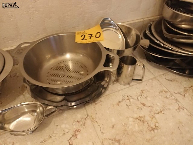 Lot 270 - inox schalen, kommen saucière. 23 stuks - afbeelding 3 van  4