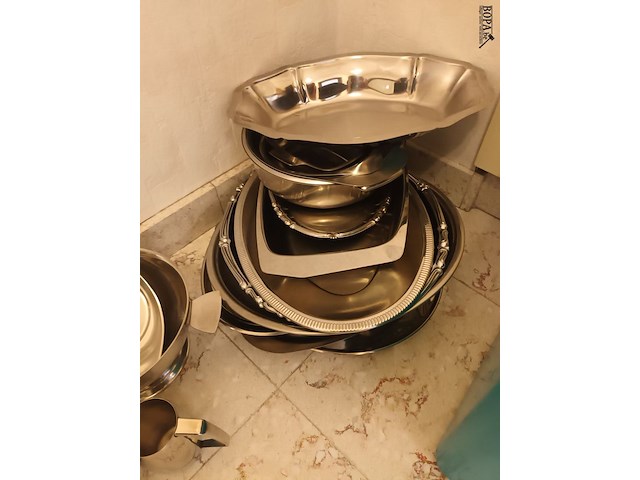 Lot 270 - inox schalen, kommen saucière. 23 stuks - afbeelding 4 van  4