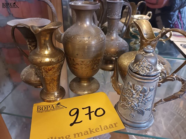 Lot 270 - koperen kannetjes. 8 stuks - afbeelding 2 van  5