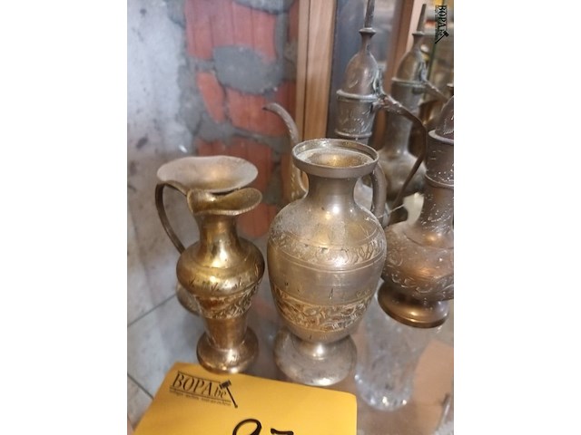 Lot 270 - koperen kannetjes. 8 stuks - afbeelding 4 van  5