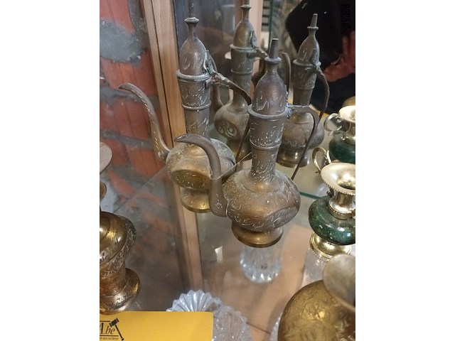 Lot 270 - koperen kannetjes. 8 stuks - afbeelding 5 van  5