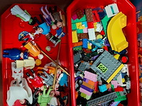 Lot 270 - lego diverse blokjes + doos minions nieuw en playmobil figuu - afbeelding 4 van  4