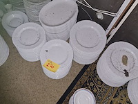 Lot 270 - lot diverse borden - afbeelding 1 van  2
