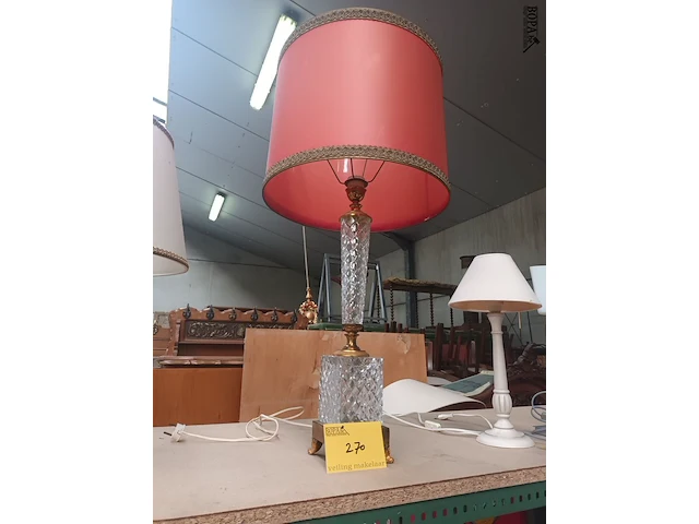 Lot 270 - tafellamp met kristallen voet - afbeelding 1 van  4