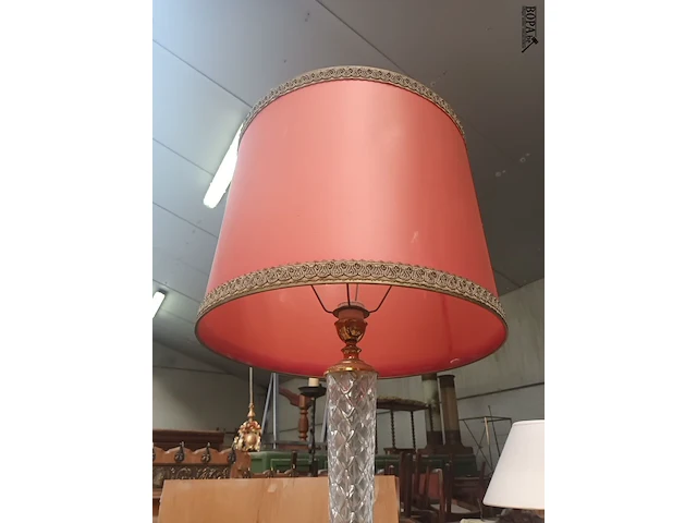 Lot 270 - tafellamp met kristallen voet - afbeelding 2 van  4