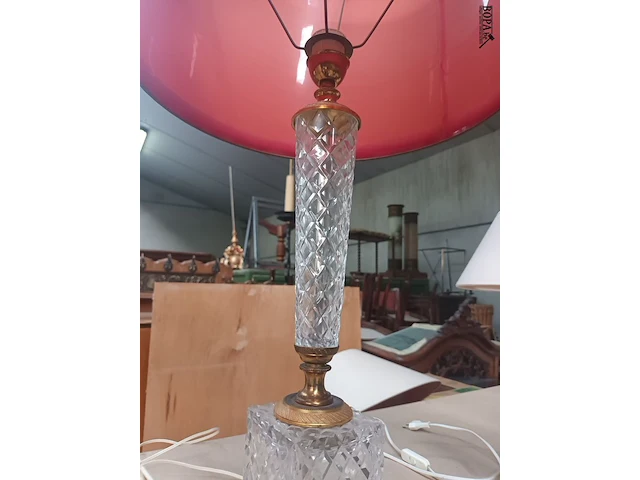 Lot 270 - tafellamp met kristallen voet - afbeelding 3 van  4