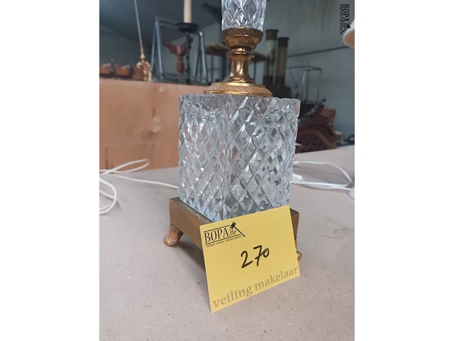 Lot 270 - tafellamp met kristallen voet - afbeelding 4 van  4